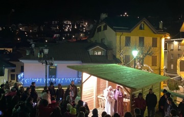Presepe vivente nella serata della vigilia di Natale a Ponte di Legno